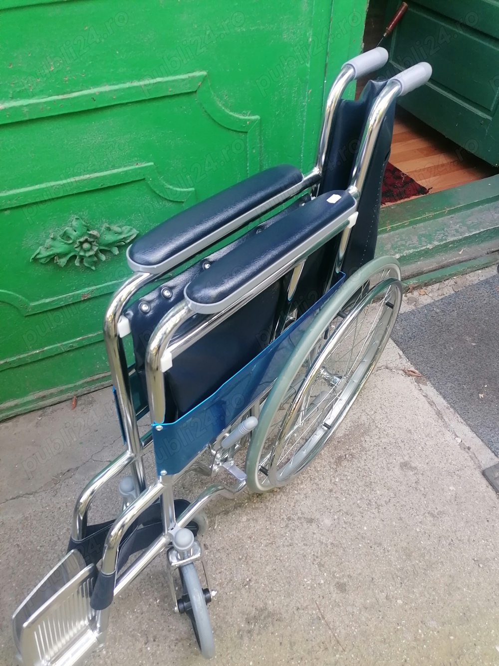 Vând fotoliu rulant și cadru pliabil