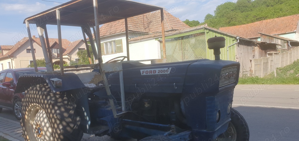 Vând Tractor Ford 2000, în bună stare de funcționare, și plug.
