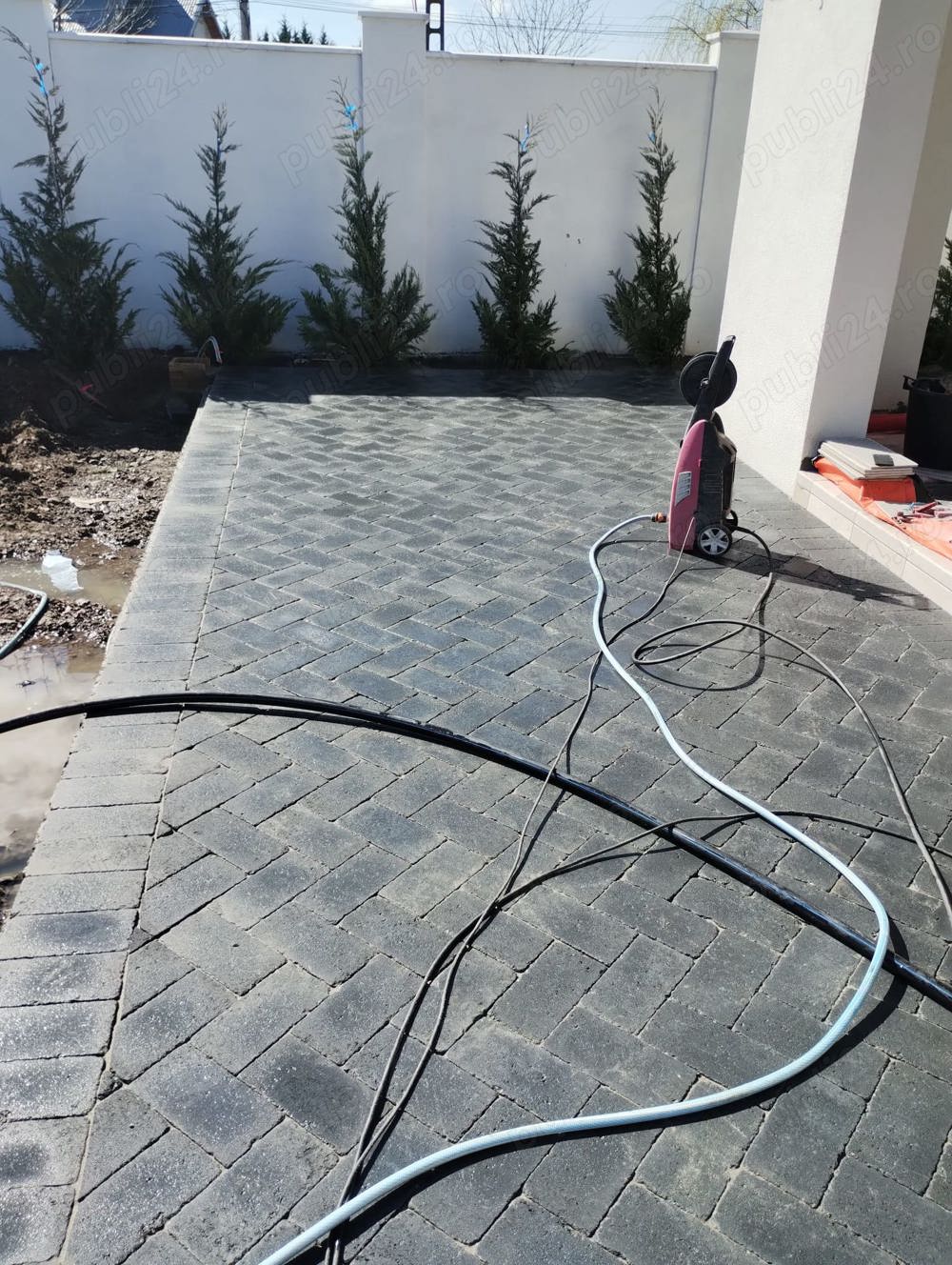 Echipa montam pavaj si borduri