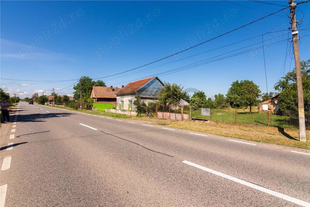 Casa veche și construcție nouă 