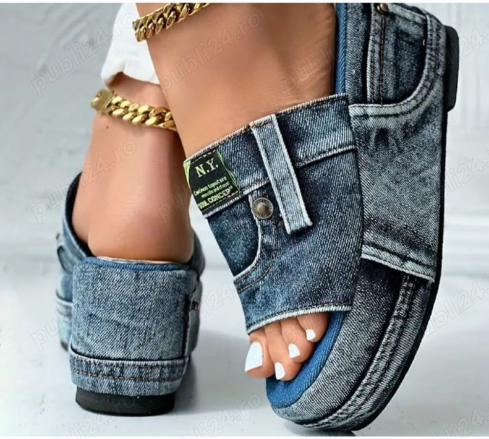 vând sandale din denim 