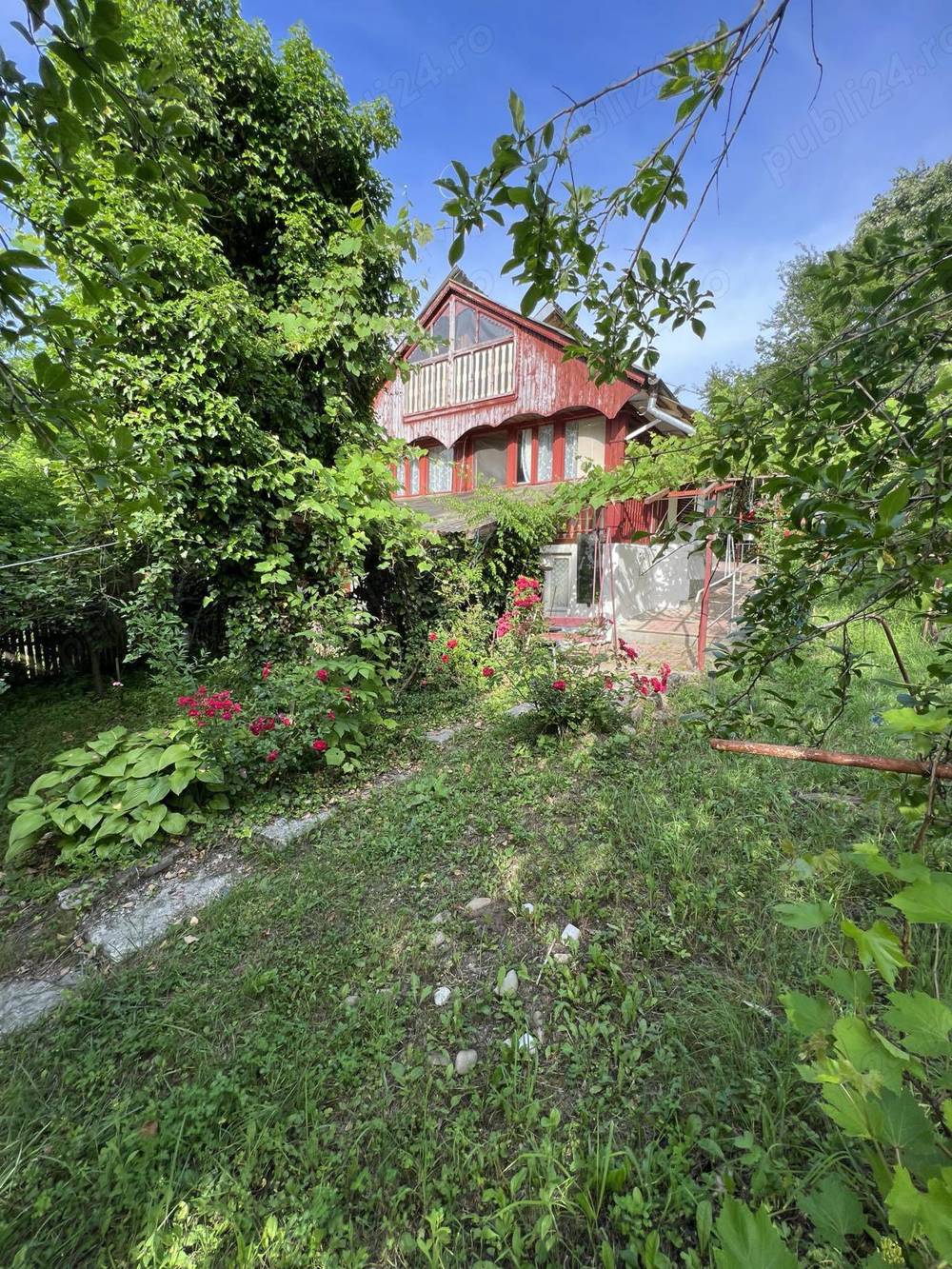 Casa de vacanta pe deal, D+P+M cu 8400 mp, teren