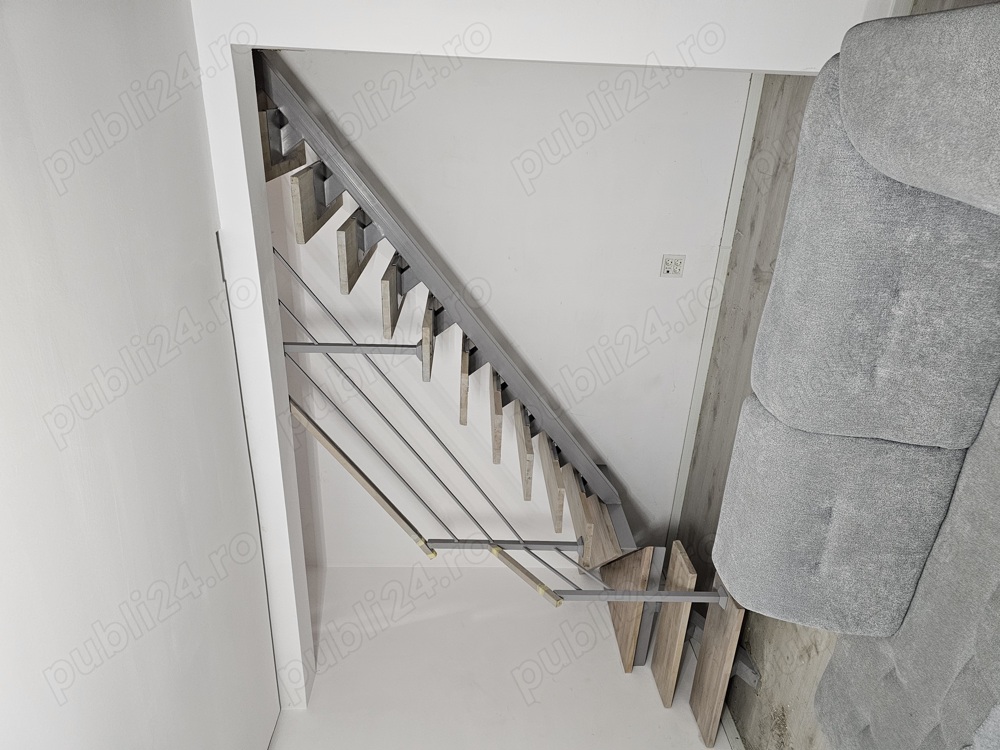 Scari metalice cu trepte lemn masiv