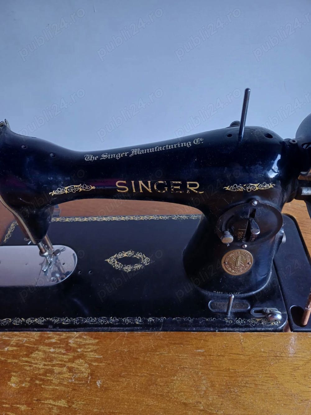Vând mașină de cusut veche
