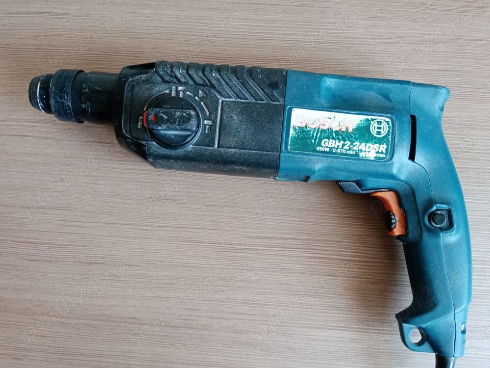 Mașină de găurit cu percuție Bosch.