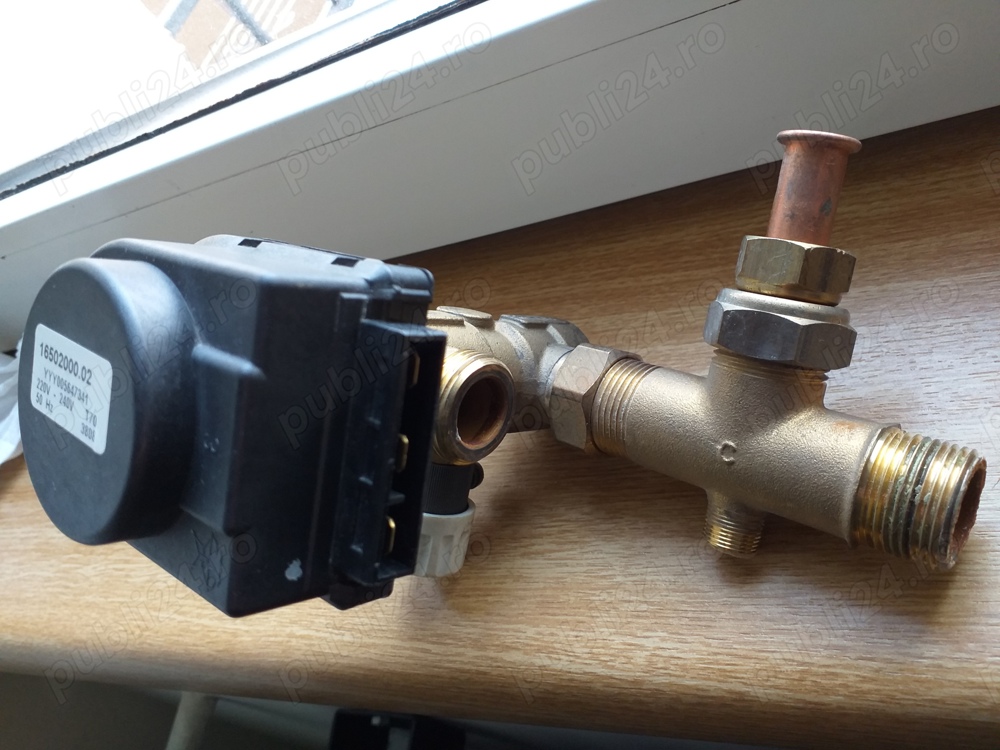 Vana cu trei cai motorizata  cu robinet de golire, by-pass teava incalzire si ansamblu valva 3 cai