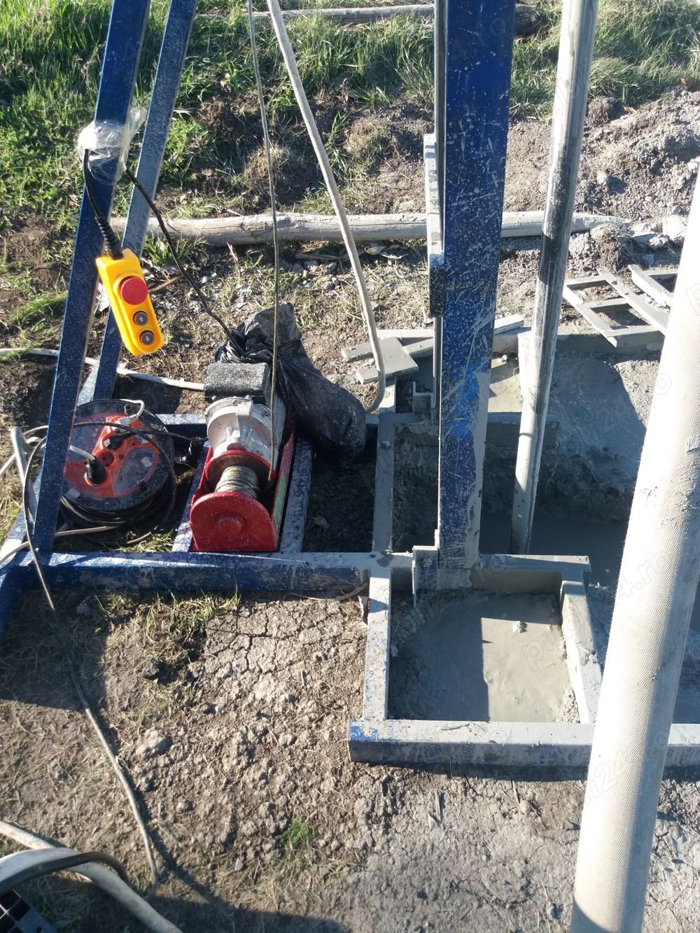 Foraj put apa, sonde termale pt pompe caldura..Instalație foraj de dimensiuni mici