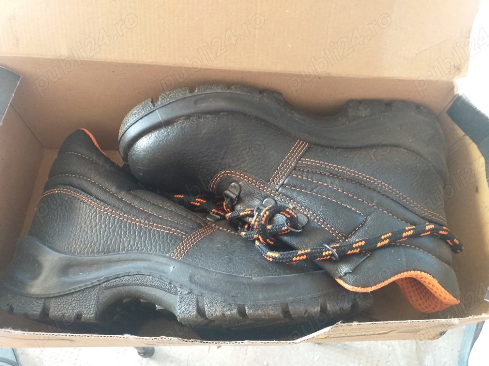 Bocanci  de protecție  nr 36   