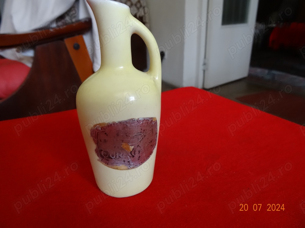 Recipent ceramic Lichior extra Curacao din anul 1955