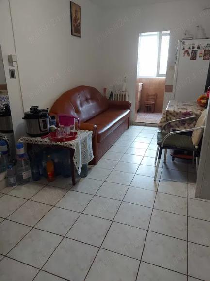 Apartament 3 camere, disponibil, etaj 3, zona Stadion