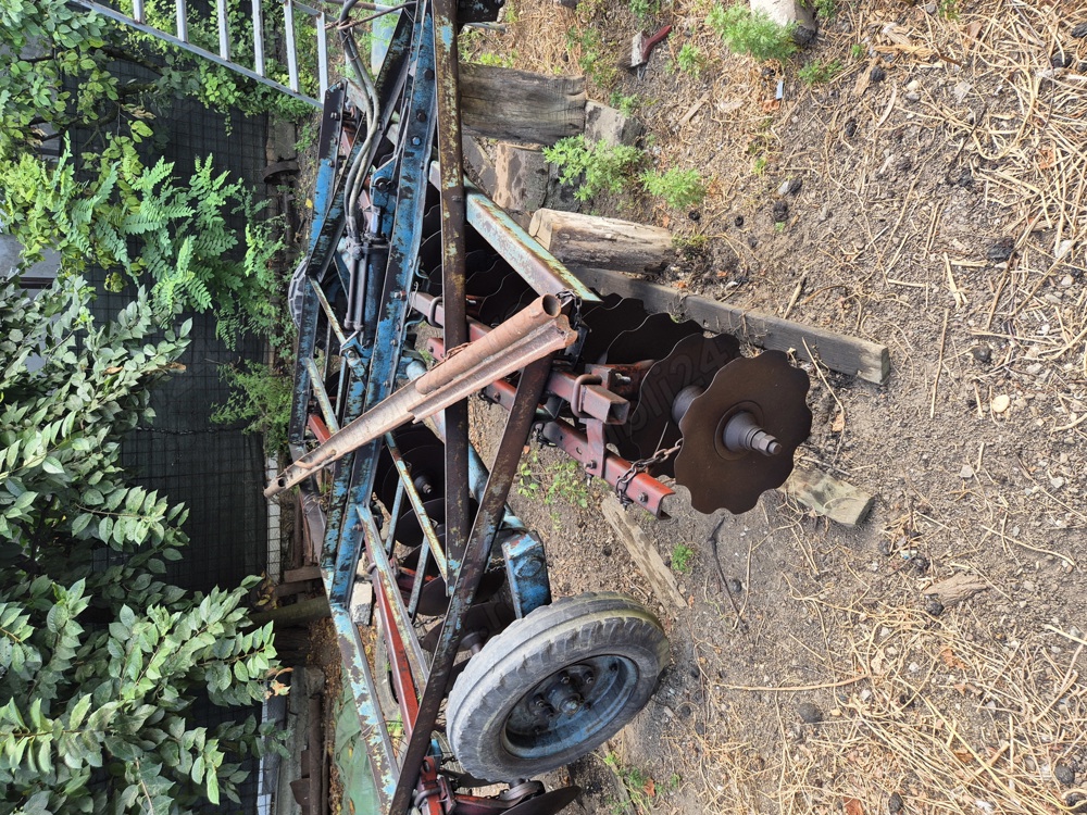 Vând utilaje agricole