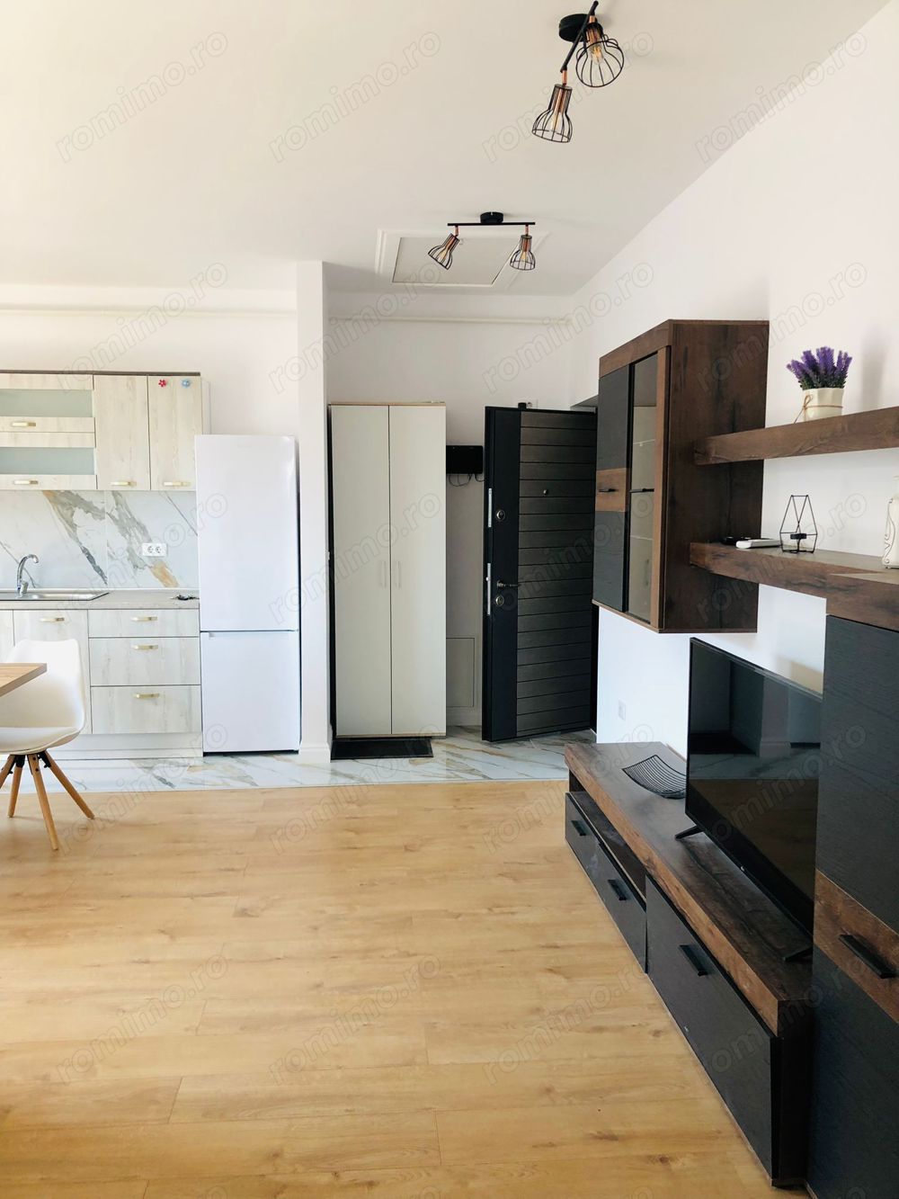 Apartament cu 2 camere prima inchiere la 2 minute de benzinaria Eso