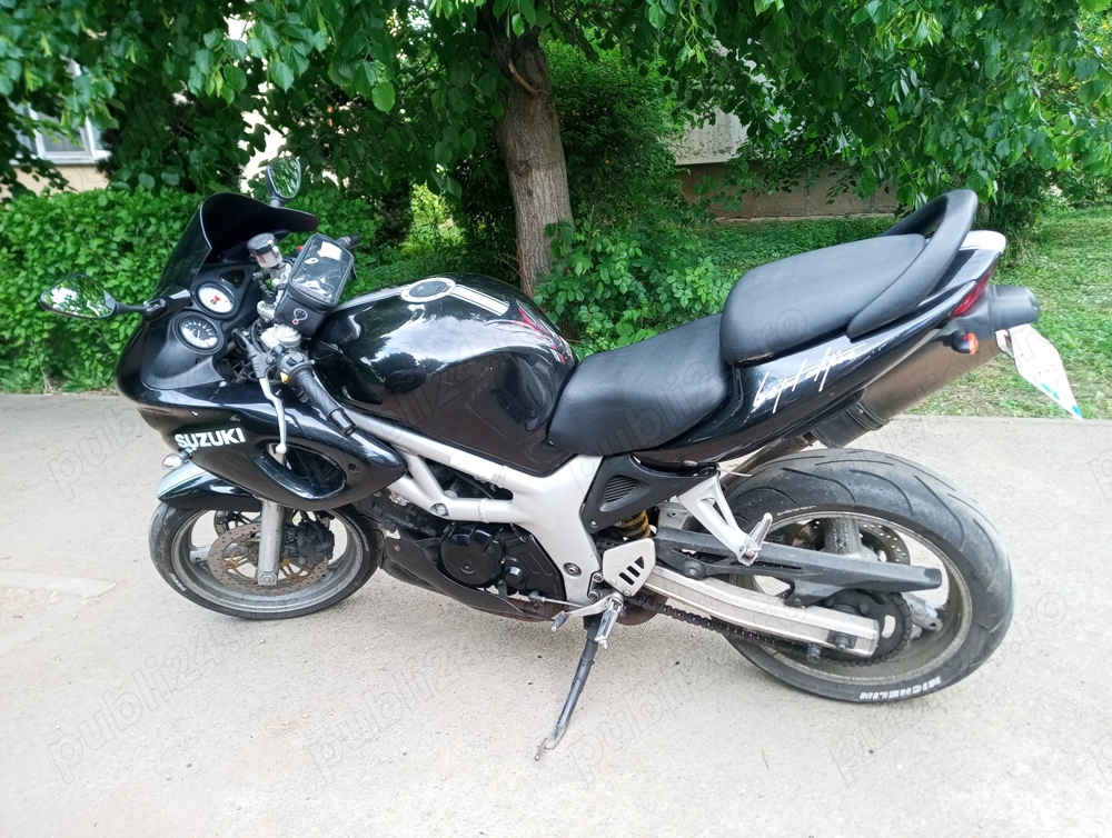 Vând motocicleta Suzuki SV650S