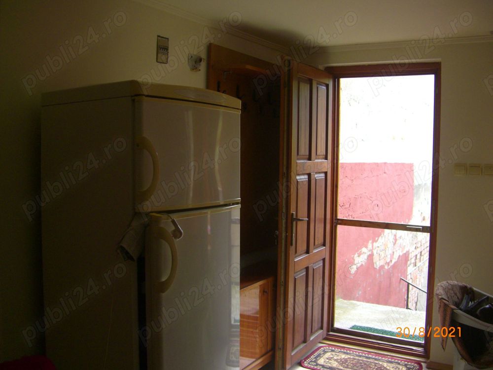 Dau in chirie apartament cu o camera, living, baie, dintr-o casa, zona  semicentrala, str. Predeal