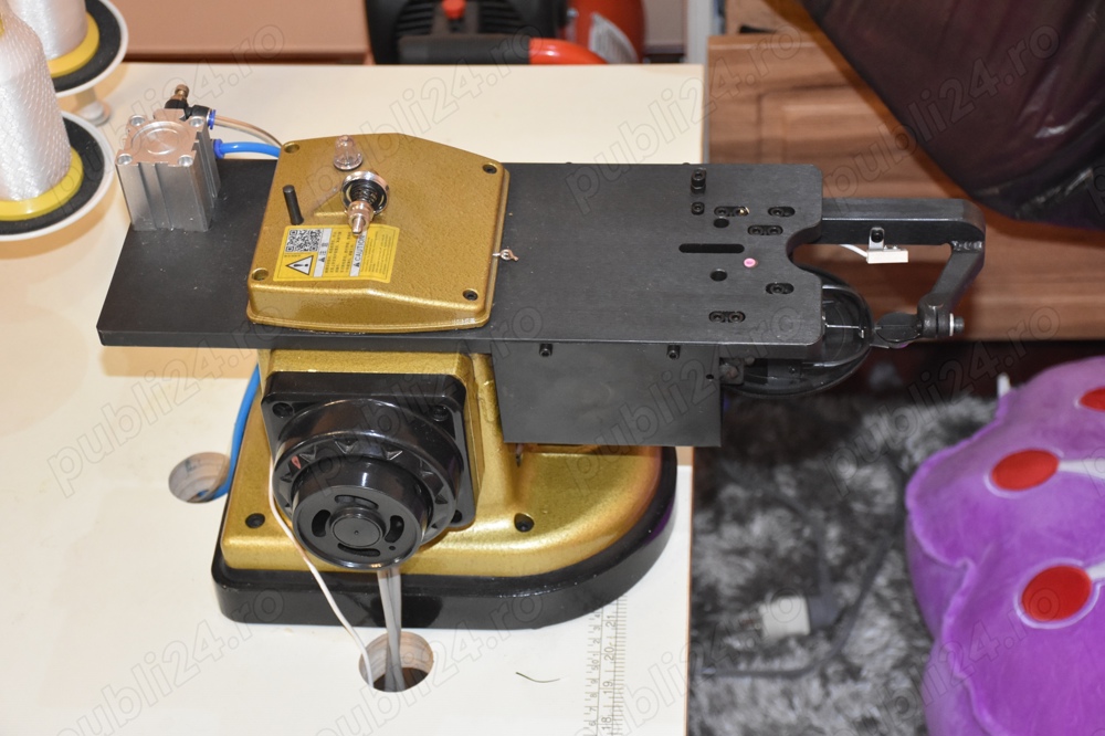 Masina de cusut profesionala pe verticala