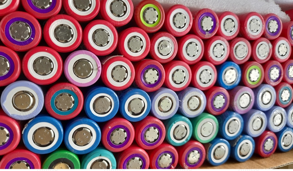 acumulatori 18650 celule ptr filetante lanterne lampi solare radio boxe portabile etc