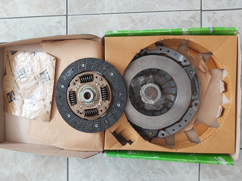 Kit ambreiaj Valeo DWK-030 821416 cu rulment de presiune. Kit ambreiaj Valeo DWK-030 821416 cu rulment de presiune.