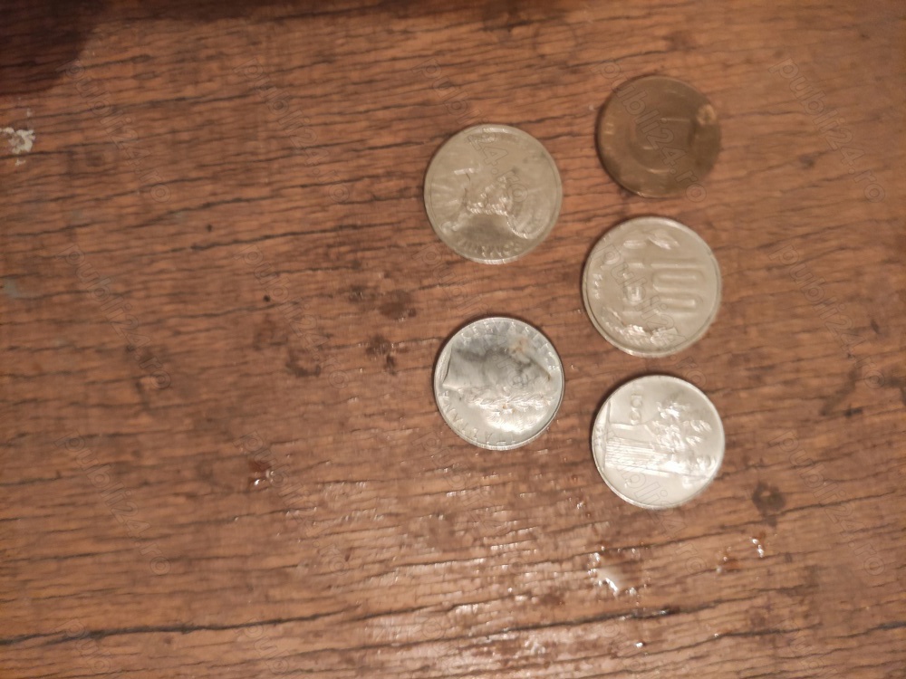 Vand  40 monezi Romanesti si din alte tari