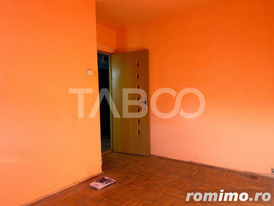 Apartament de vanzare 2 camere decomandate 33 mp zona Stejarului