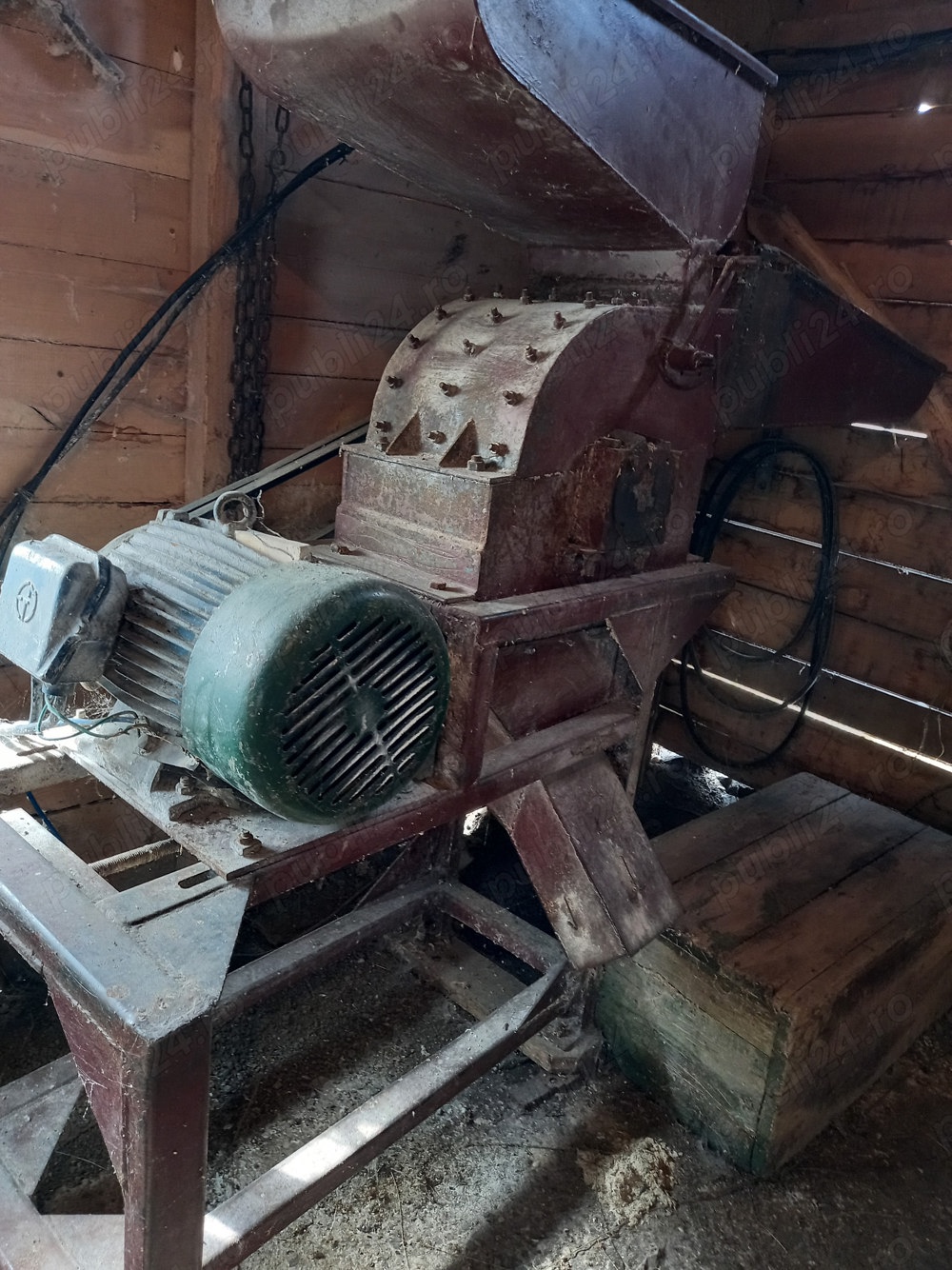 Moară cu ciocănele(uruitor).