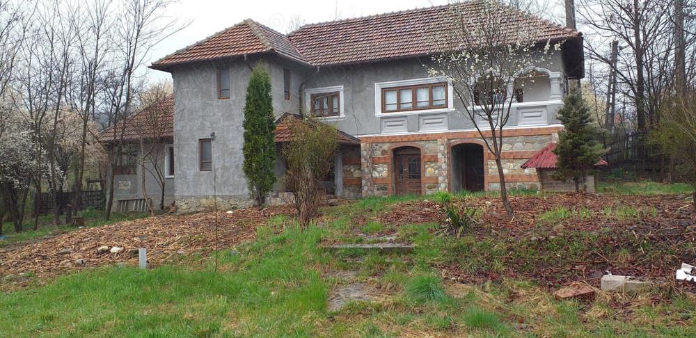 Casa stil neoromanesc Curtea de Arges