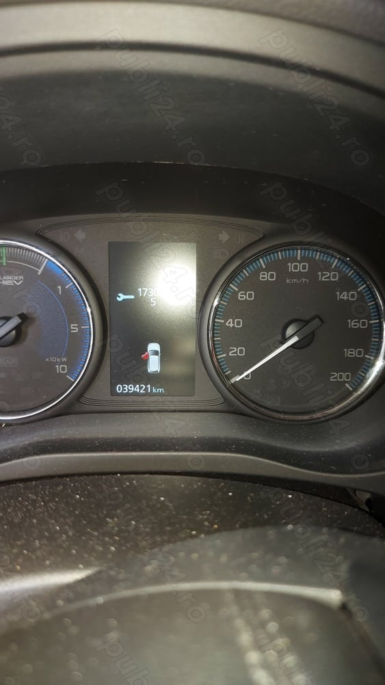 Vând Mitsubisi Outlenser hibrid 2019 . TVA inclus