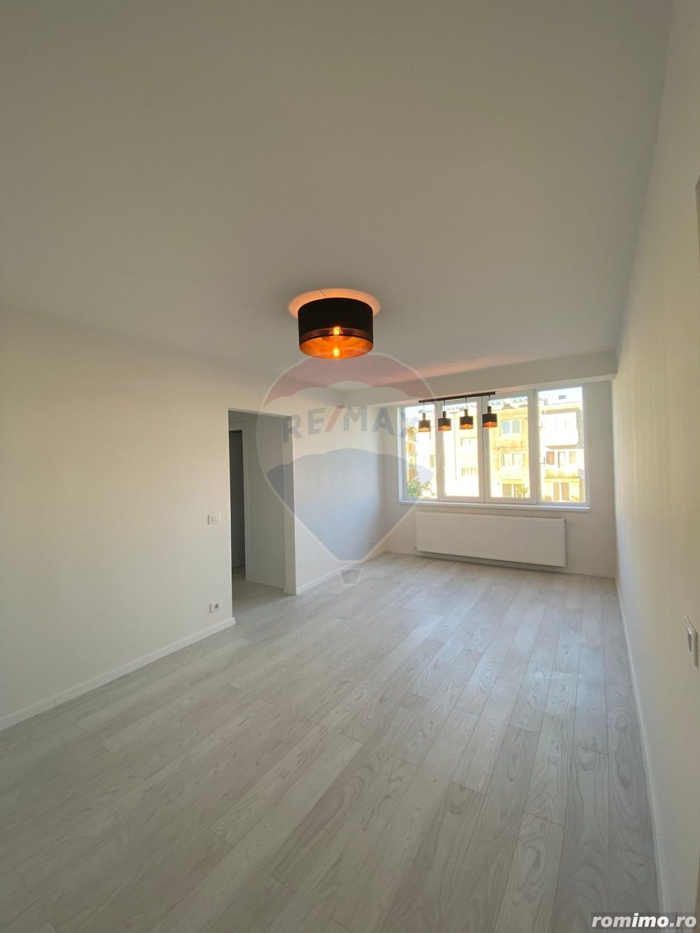 Apartament cu 3 camere de vânzare Central