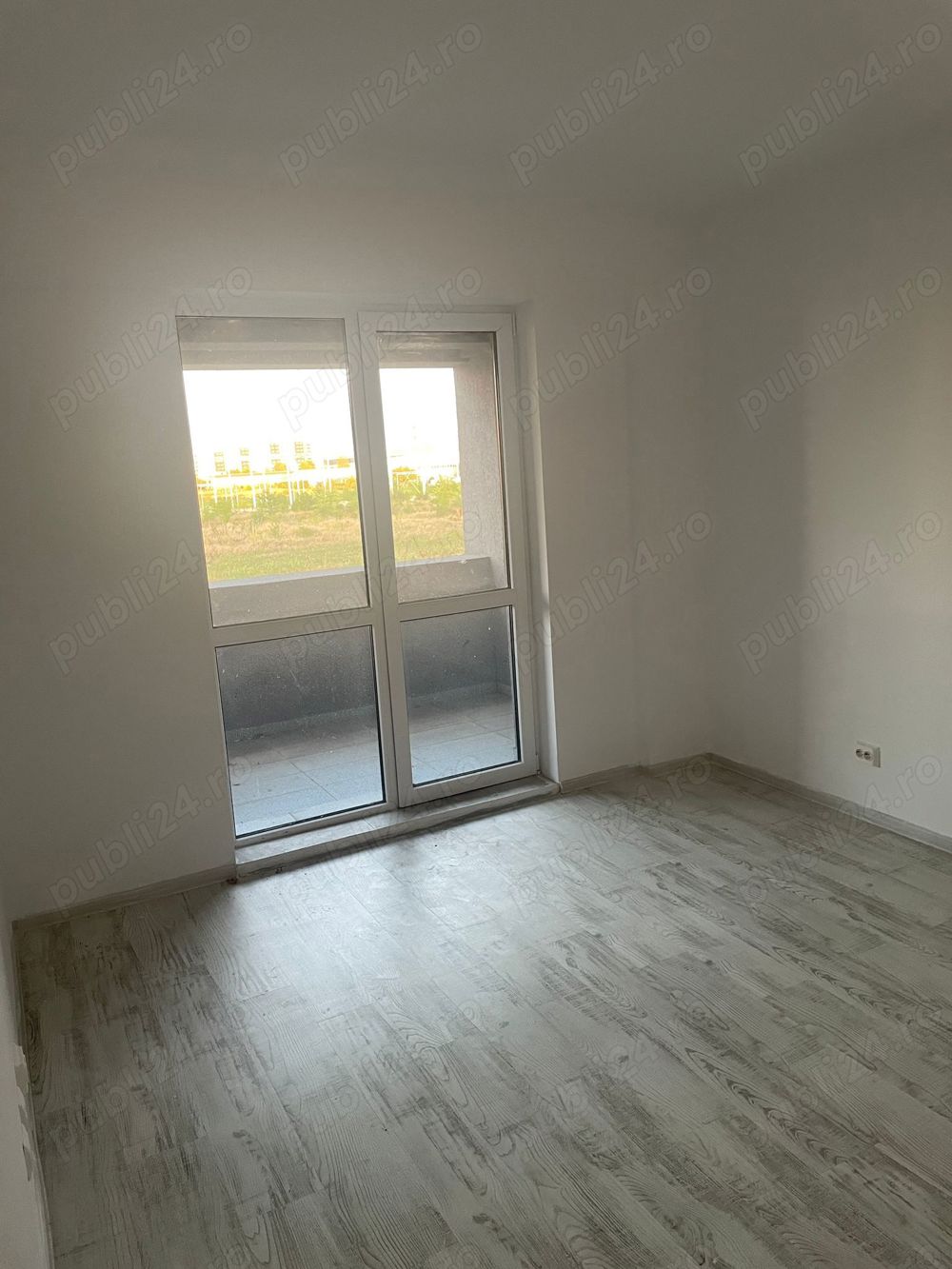 Apartament 2 cam, nou,  parțial mobilat, loc parcare acoperit.