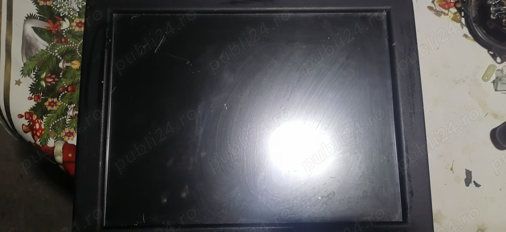 Display lcd de 15 inchi cu touchscreen