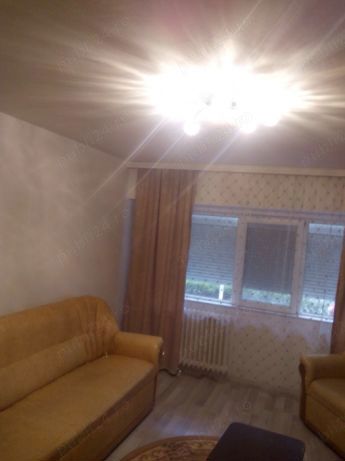 inchiriez apartament 3 camere 