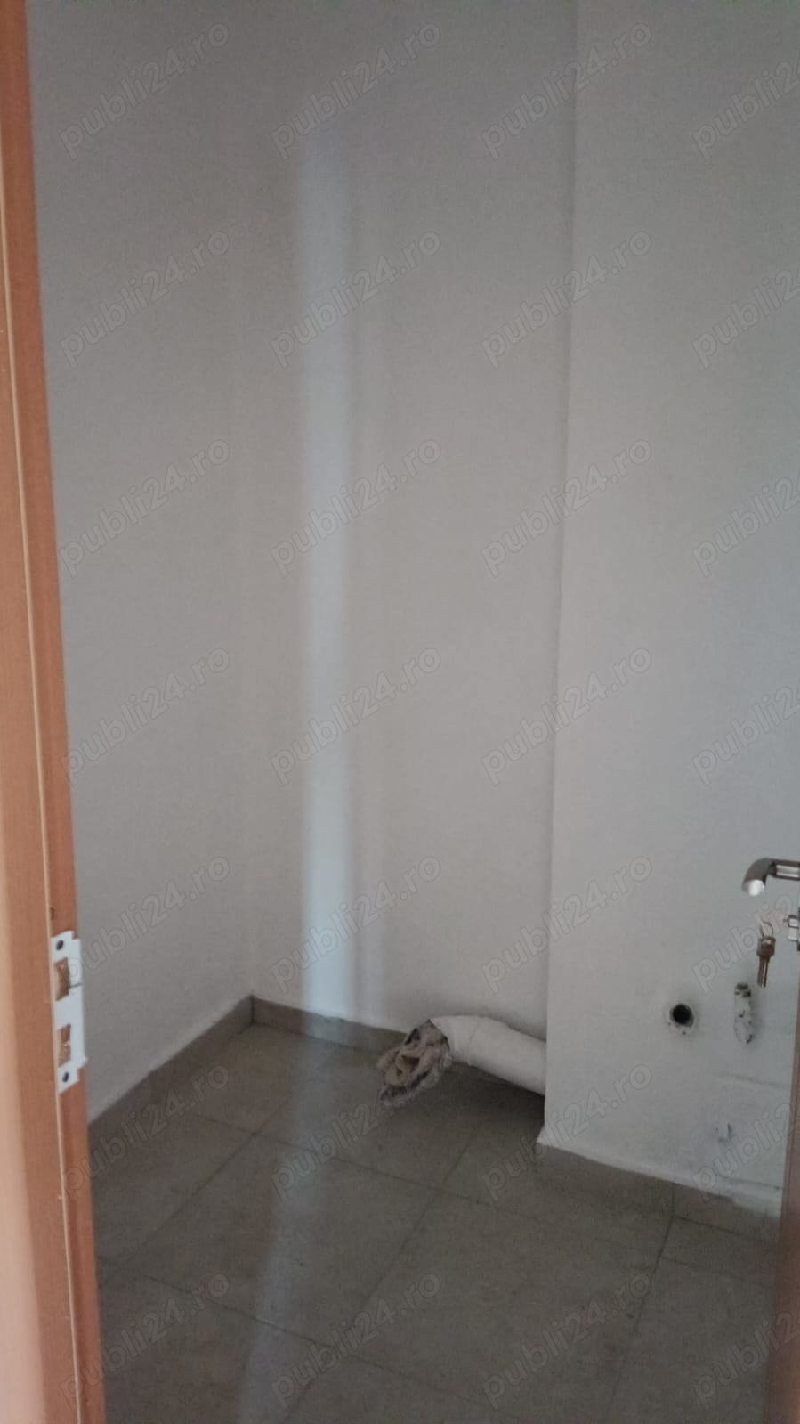 Închiriez apartament 3 camere