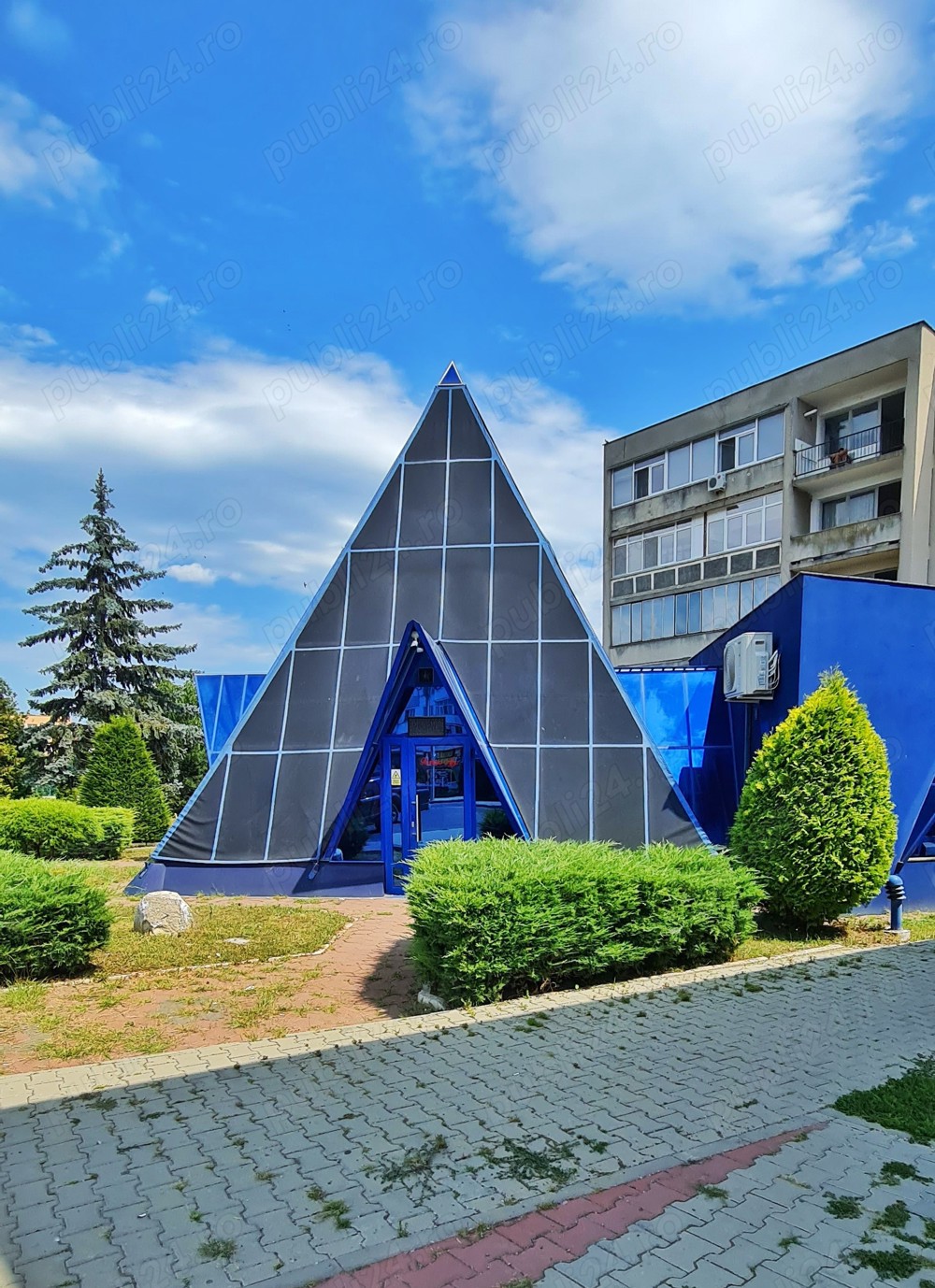  Inchiriez  spatiu comercial in Onesti, Piramida, sensul giratoriu Moldova, langa Flanco