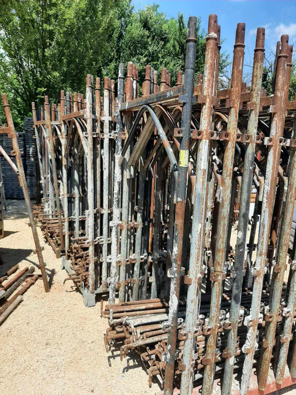 Vând schela metalica, popi metalici 