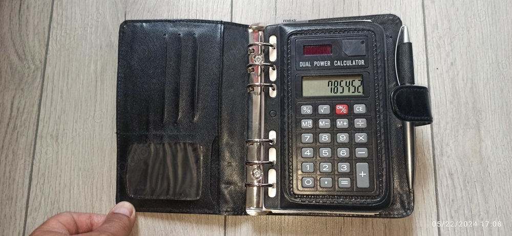 Organizer mic 19.2x12.5 cm cu calculator si pix, inchidere cu clapa negru  