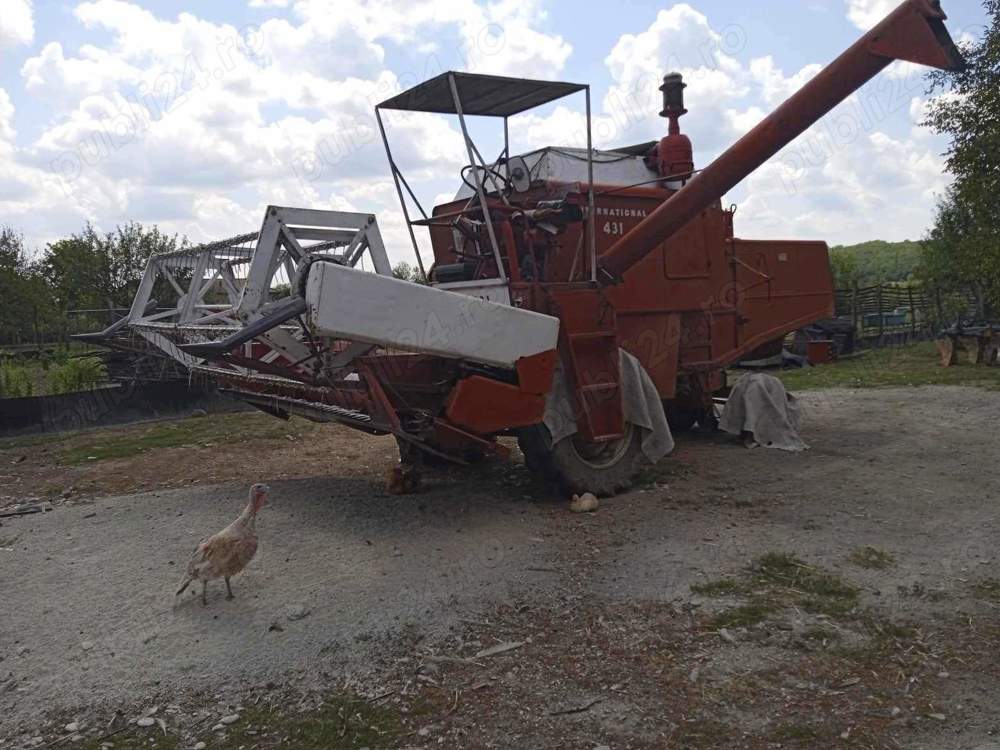 Vand combina agricola IH 431 sau dezmembrez 