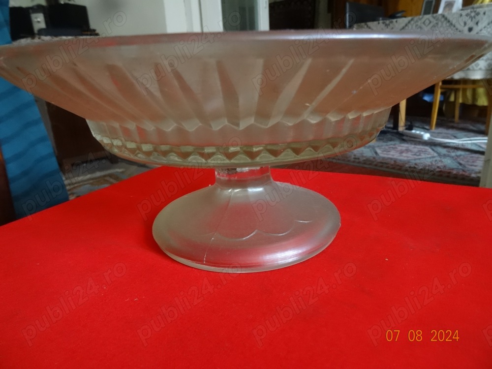 Platou sticla cu picior
