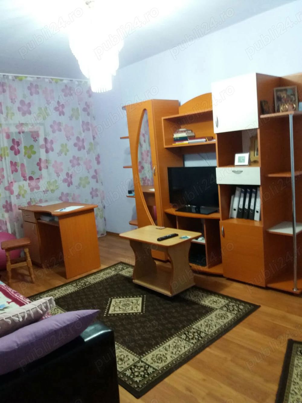 Vînd apartament cu 3 camere în Vălenii de Munte