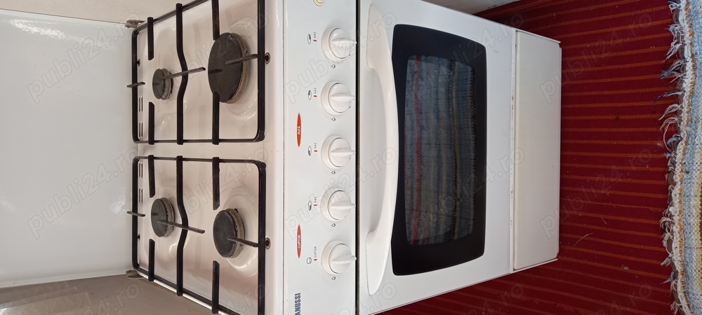 vând aragaz zanusi cu butelie cu 4 ochiuri in stare buna de functionare