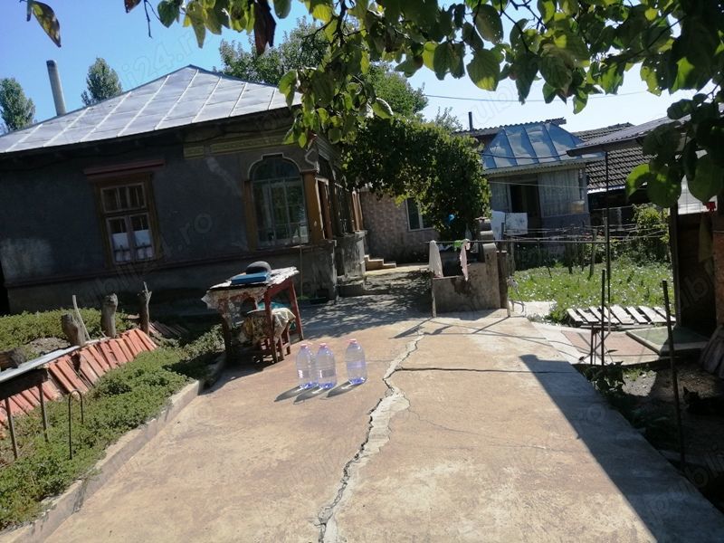 Vanzare CASA ,8 camere,3000 mp,sat Puieni,comuna Prundu,judetul Giurgiu