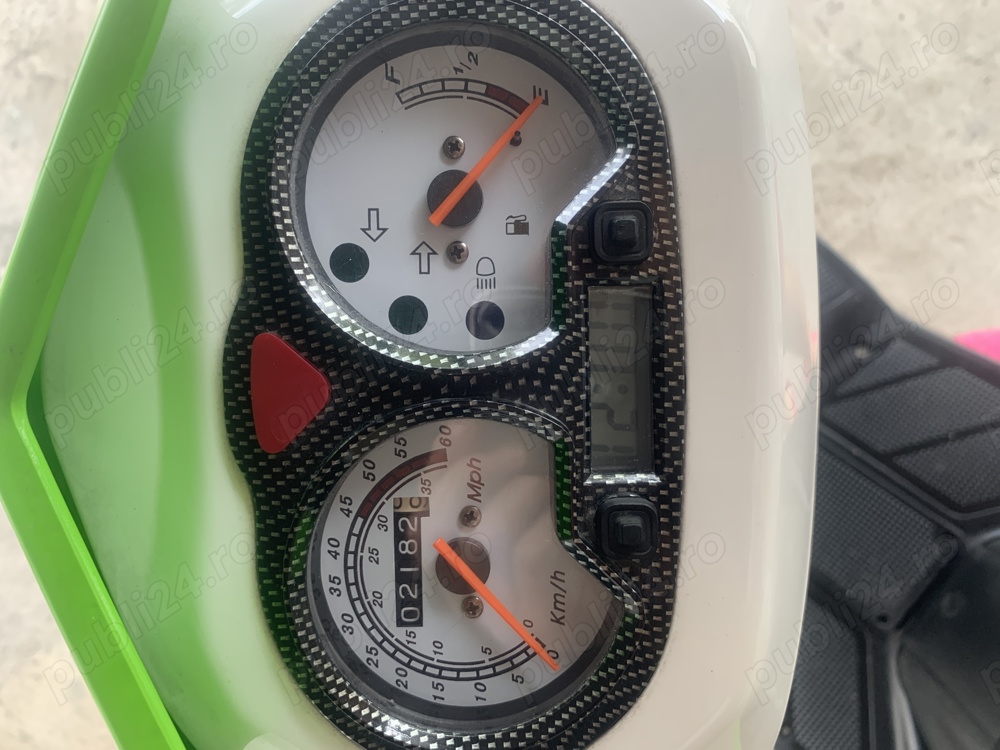 Scuter benzina 2000 km -1000 euro