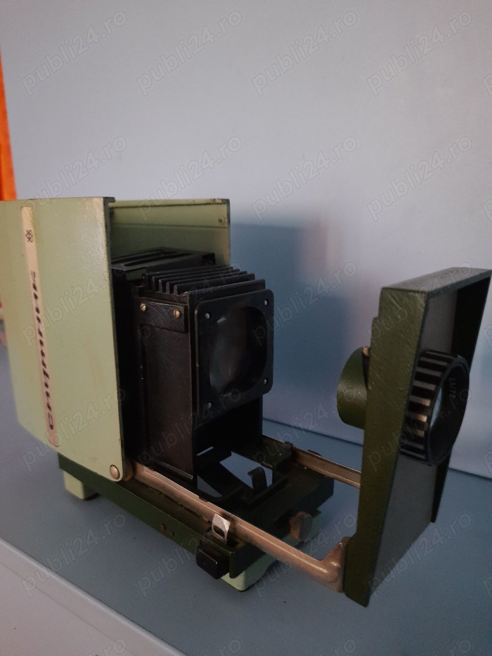 Apart de proiectie SPUTNIC