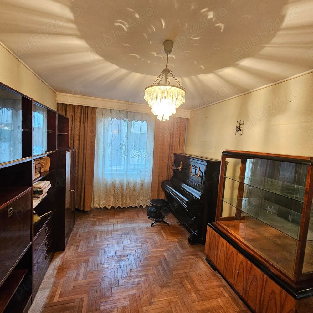 De vânzare apartament 3 camere, central, etaj 1 - Bacău