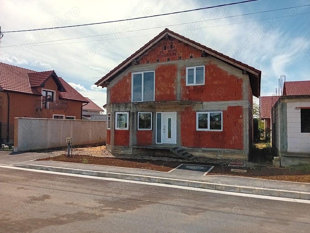 Casa in rosu Palota de vanzare 