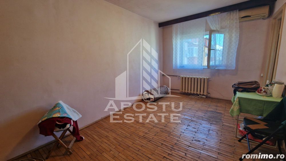 Apartament cu o camera, etaj intermediar, zona Lipovei