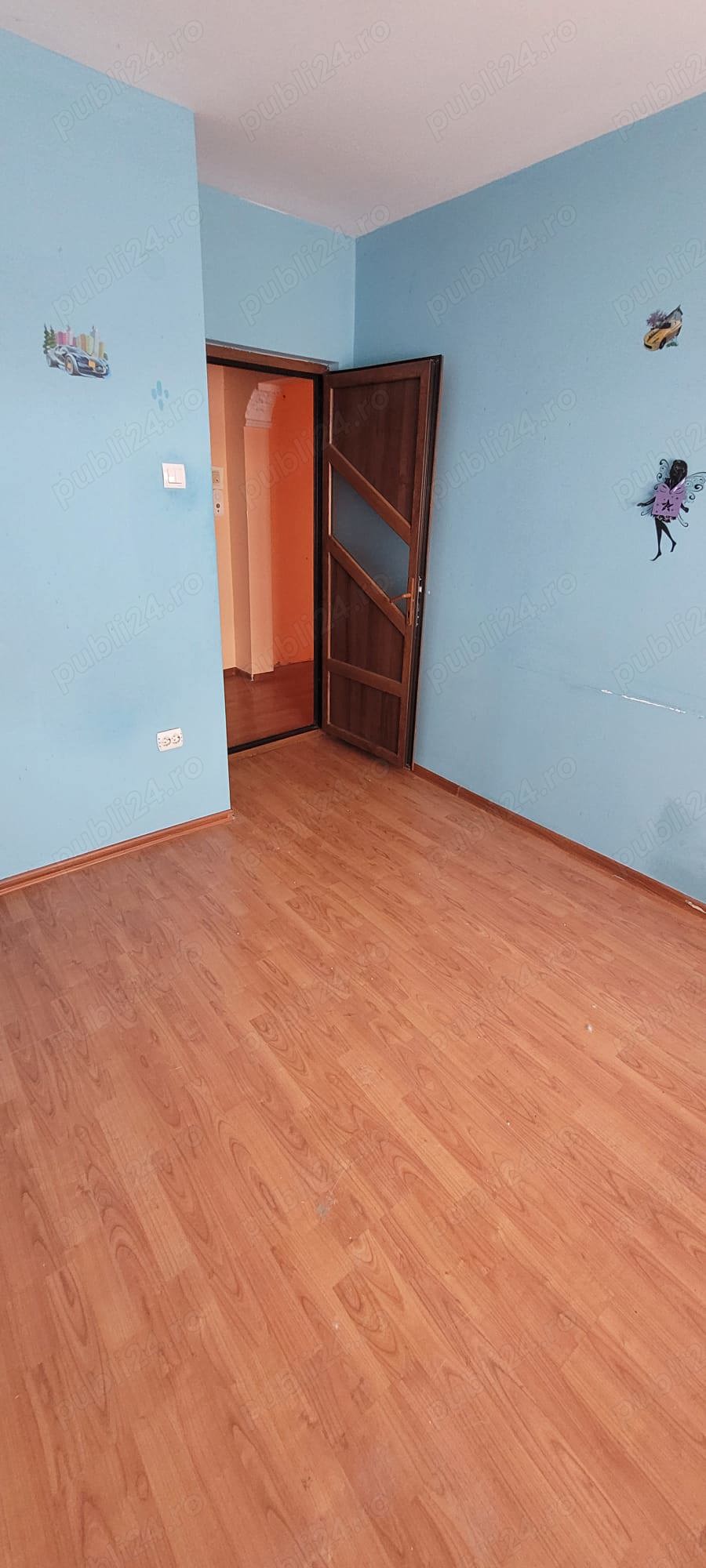 Vand apartament 4 camere