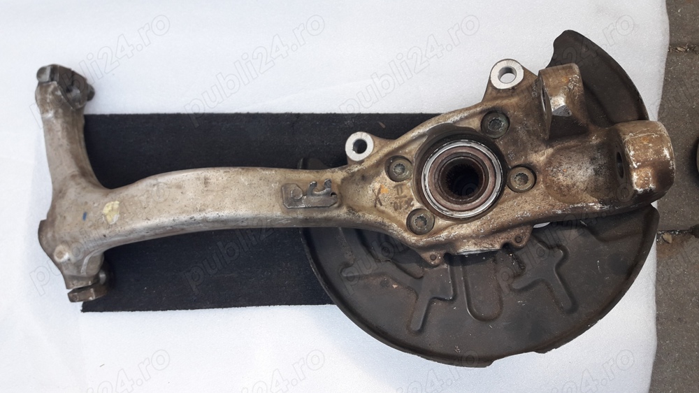 Fuzeta cu rulment si aparatoare, fata stanga / dreapta Audi A4 B6, 2001