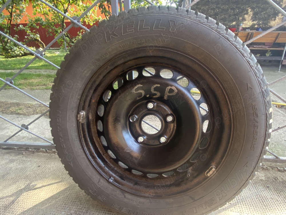 Vând 4 bucăți jante cu cauciuri