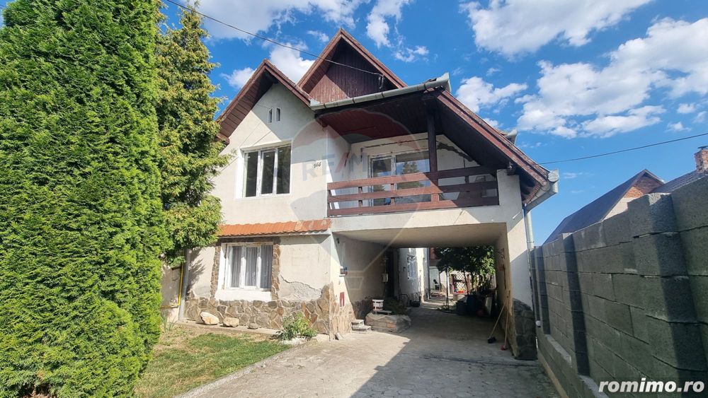 Casă cu etaj in Darlos, teren 2300 mp