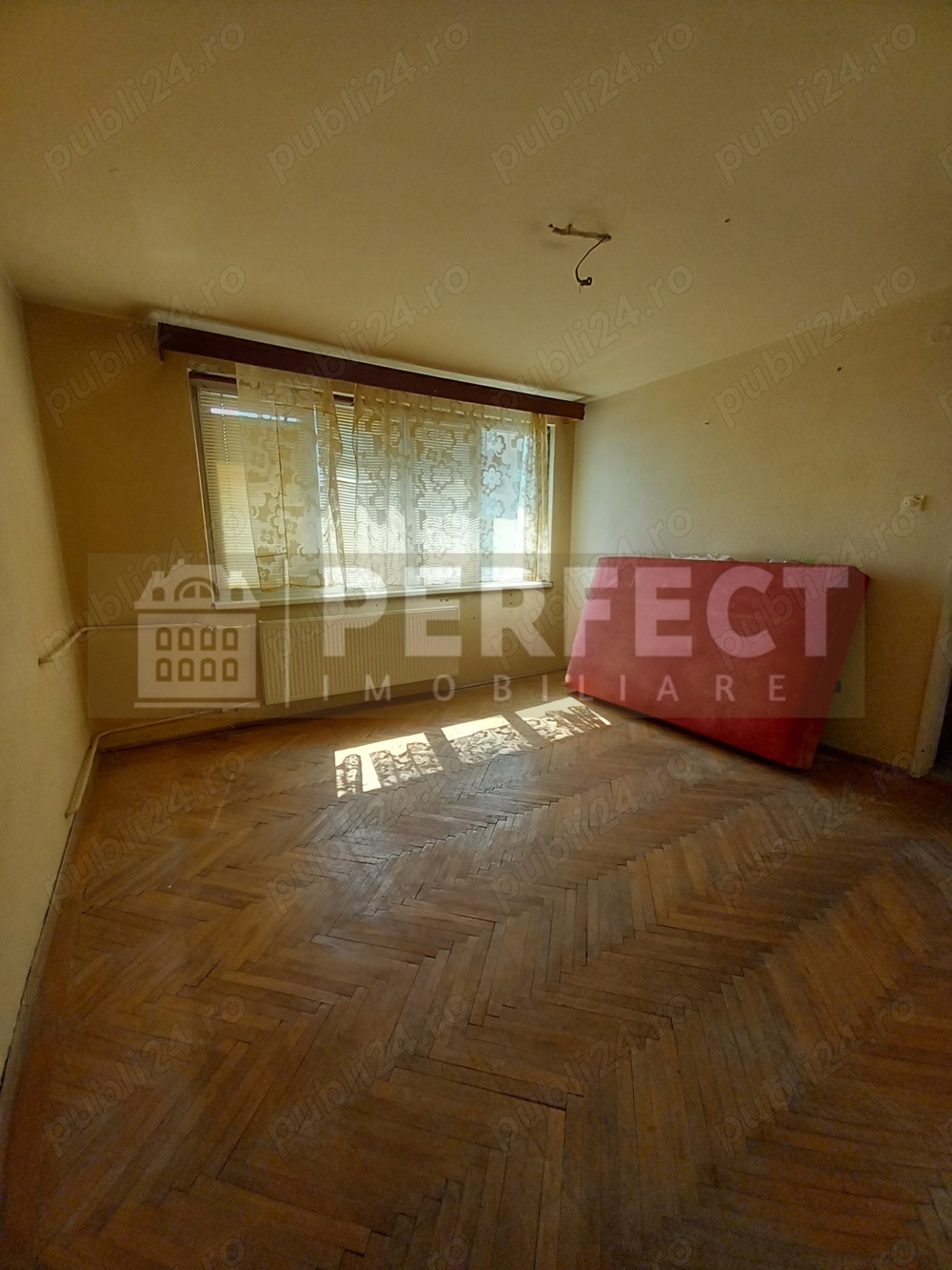 Apartament 3 camere, et 5 8 Bdul Republicii - 55000 euro