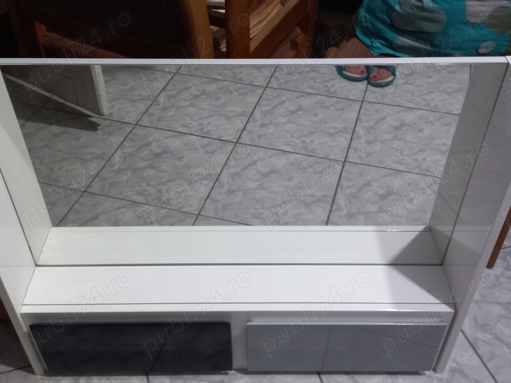 Oglindă baie, chiuvetă baterie, cabină duș 